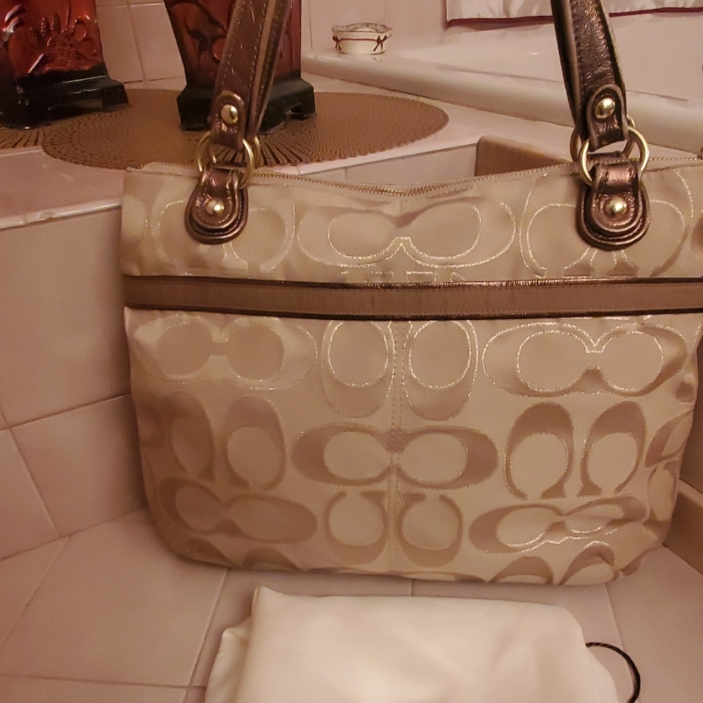 Coach Bag - Picture 4 of 8